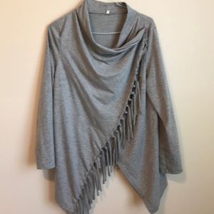 Long sleeves gray cotton blouse.